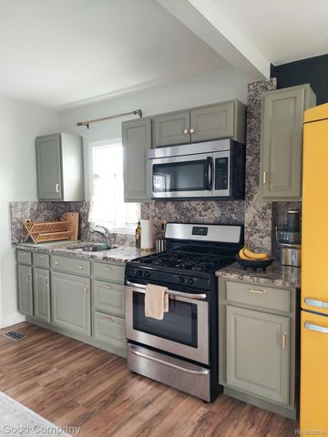 320 CHESTNUT Avenue, Hazel Park, MI 48030