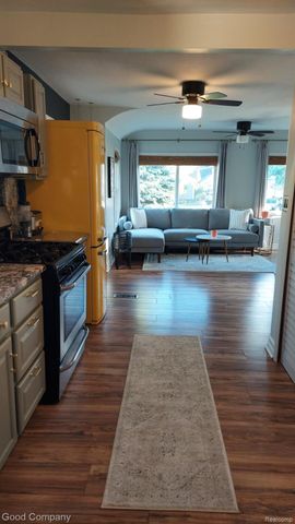 320 CHESTNUT Avenue, Hazel Park, MI 48030