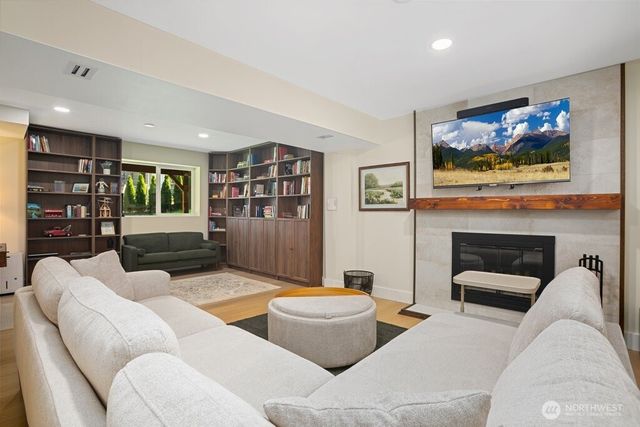 19911 34th Drive SE, Bothell, WA 98012