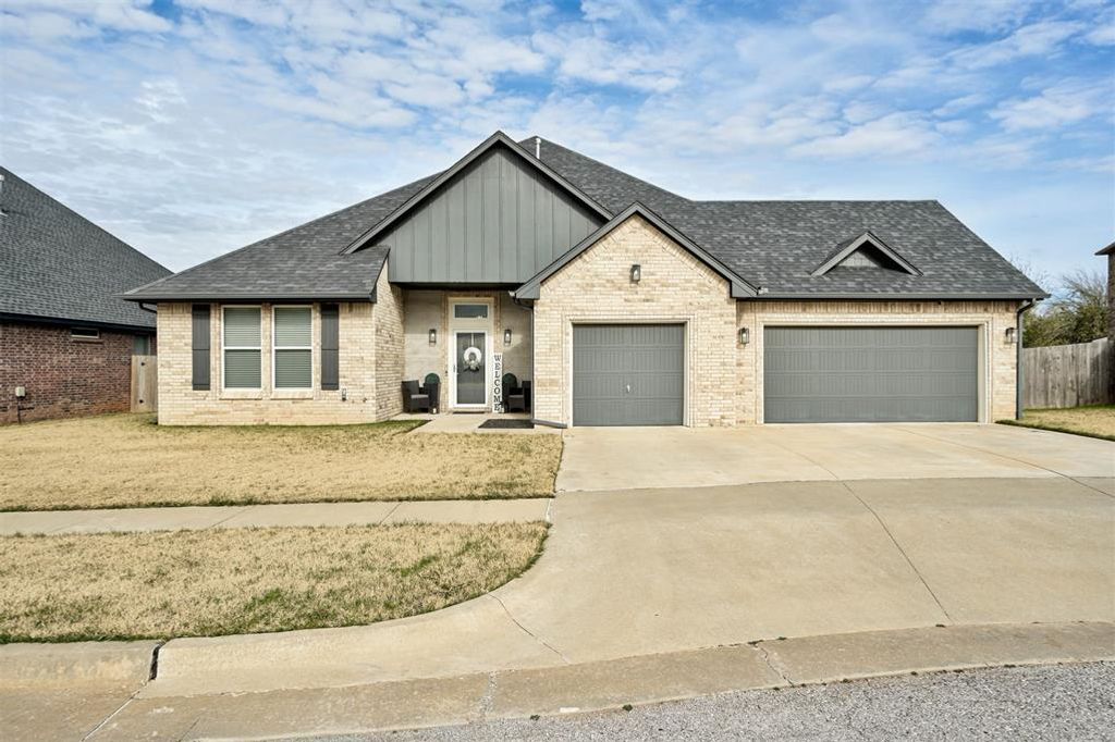 Image 1 of property listing at 9105 NW 135th Court, Yukon, OK 73099