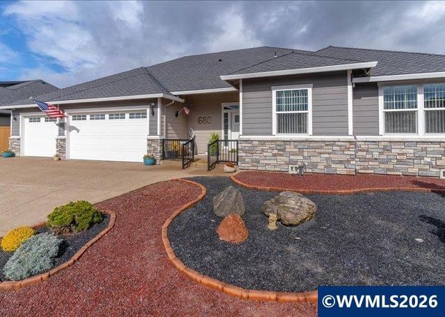 680 NW 11th Av, Canby, OR 97013