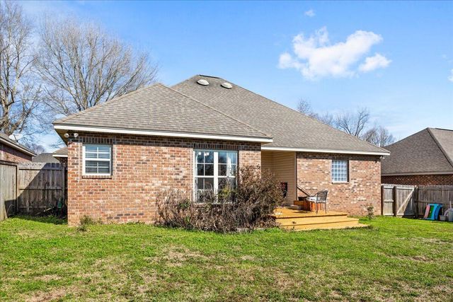 24 Chapel Hill Blvd. W, Hattiesburg, MS 39402