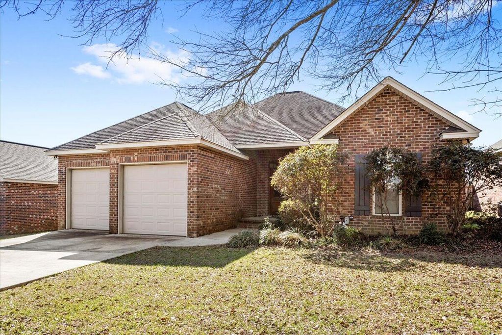 24 Chapel Hill Blvd. W, Hattiesburg, MS 39402