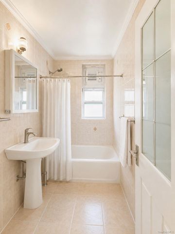 14444 41 Avenue 4S, Flushing, NY 11354