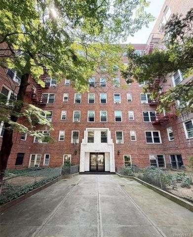 14444 41 Avenue 4S, Flushing, NY 11354