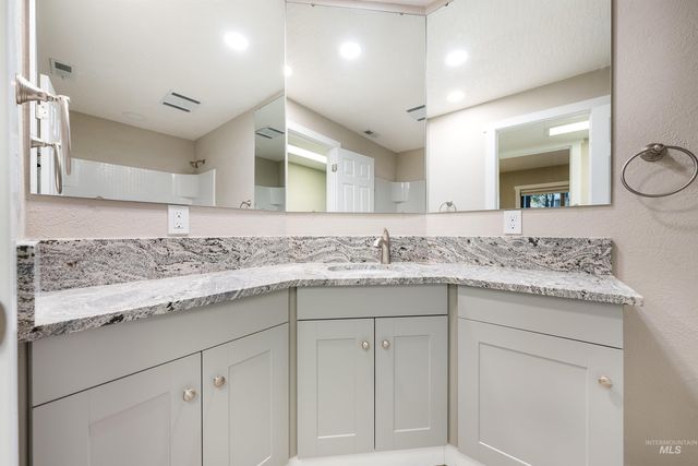 2925 Pascoe Ln, Nampa, ID 83686