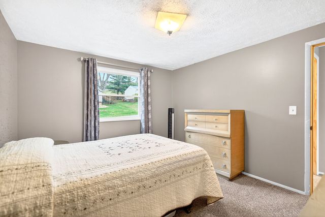 1952 Colleen, North Huntingdon, PA 15642