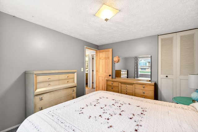 1952 Colleen, North Huntingdon, PA 15642