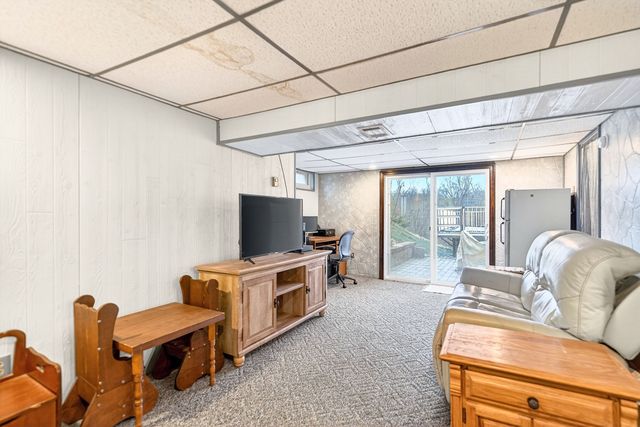 1952 Colleen, North Huntingdon, PA 15642