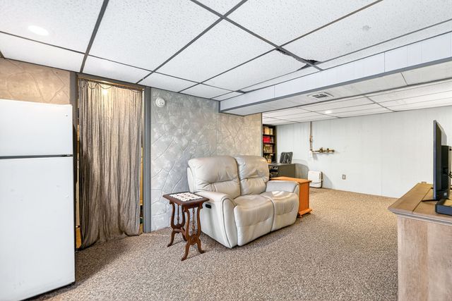 1952 Colleen, North Huntingdon, PA 15642