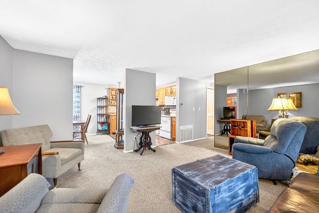 1952 Colleen, North Huntingdon, PA 15642