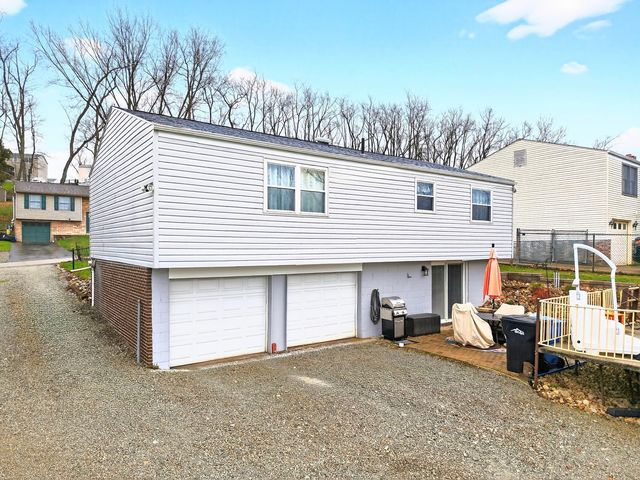 1952 Colleen, North Huntingdon, PA 15642