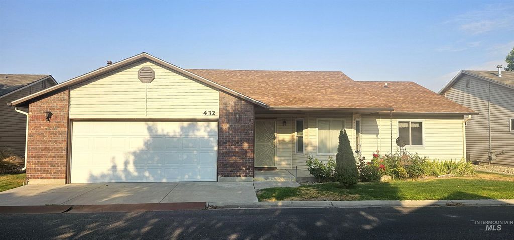 432 N David Frost St, Nampa, ID 83651