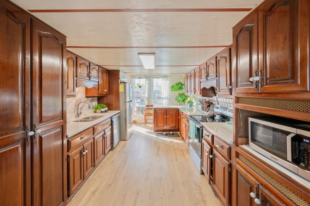 240 Birdsong Ln, Parsons, TN 38363