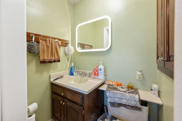 240 Birdsong Ln, Parsons, TN 38363