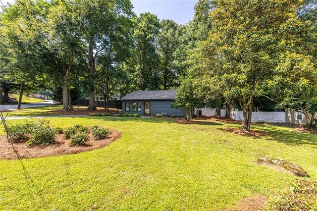 1802 La Dawn Lane NW, Atlanta, GA 30318