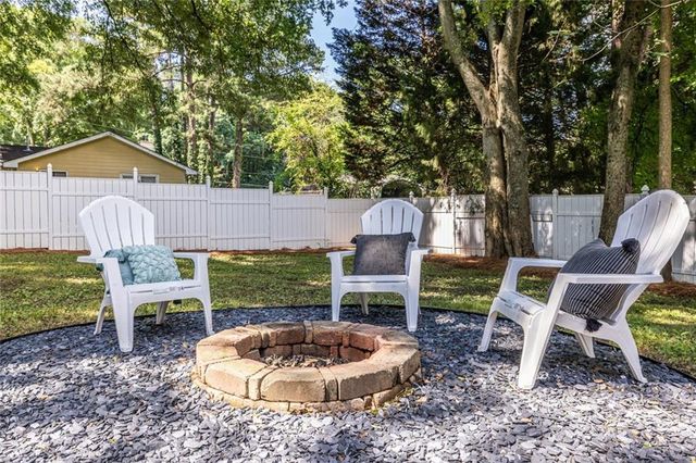 1802 La Dawn Lane NW, Atlanta, GA 30318
