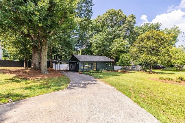 1802 La Dawn Lane NW, Atlanta, GA 30318