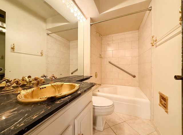 1864 Mission Hills Lane, Northbrook, IL 60062