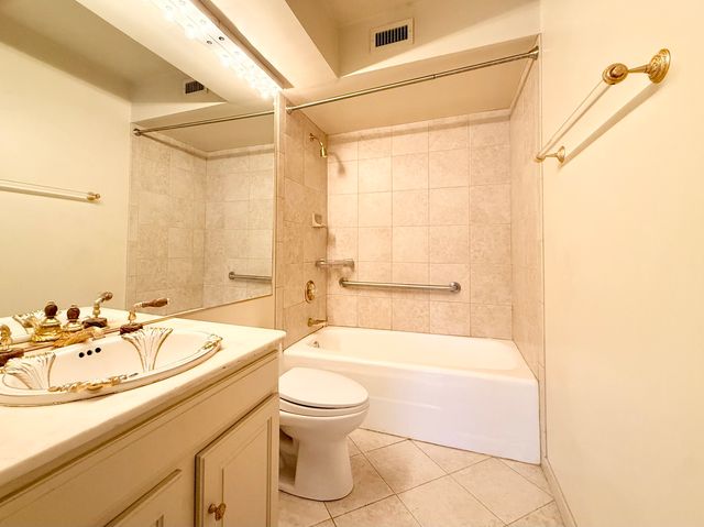 1864 Mission Hills Lane, Northbrook, IL 60062