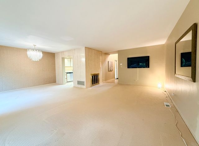 1864 Mission Hills Lane, Northbrook, IL 60062