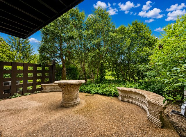 1864 Mission Hills Lane, Northbrook, IL 60062