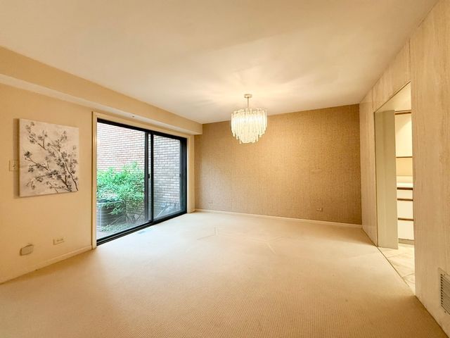 1864 Mission Hills Lane, Northbrook, IL 60062