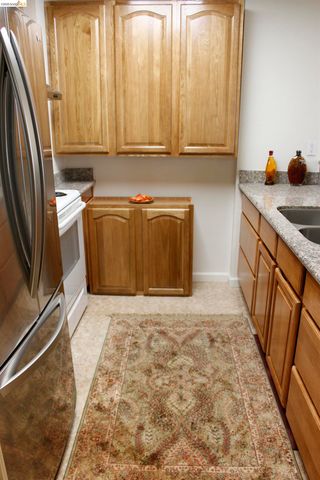 989 Webster St 450, Oakland, CA 94607