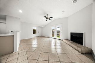 808 Lloyd LN A&B, Elgin, TX 78621