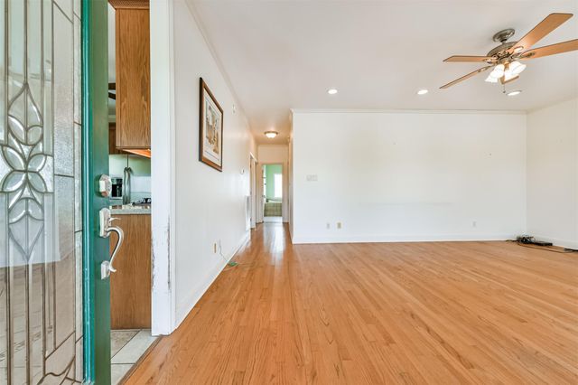 5723 Stewart Avenue, Galveston, TX 77551