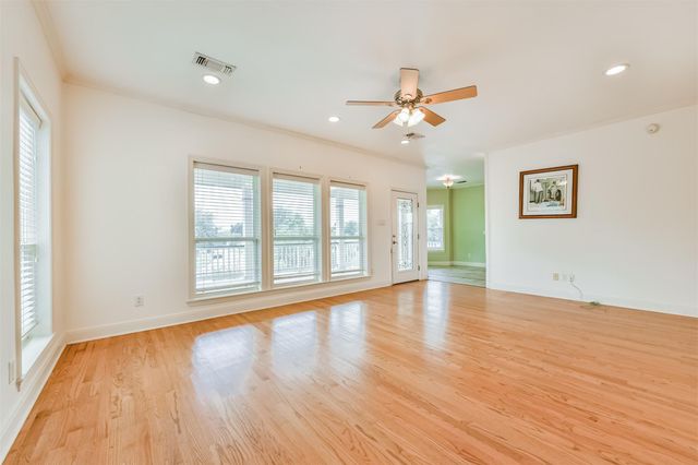5723 Stewart Avenue, Galveston, TX 77551