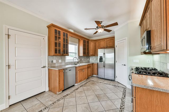 5723 Stewart Avenue, Galveston, TX 77551