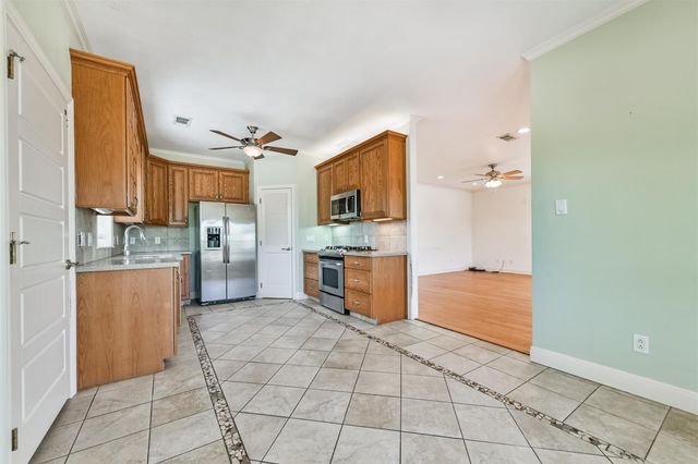 5723 Stewart Avenue, Galveston, TX 77551