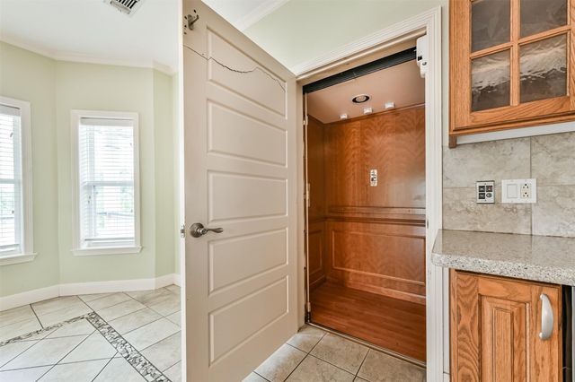 5723 Stewart Avenue, Galveston, TX 77551