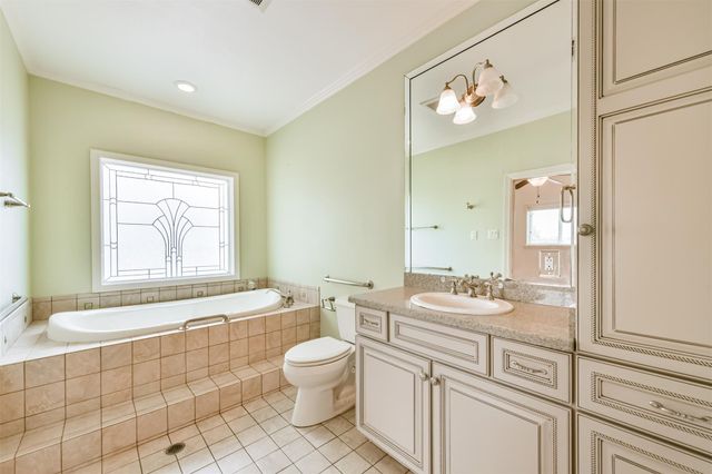 5723 Stewart Avenue, Galveston, TX 77551