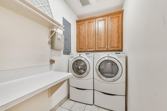 5723 Stewart Avenue, Galveston, TX 77551