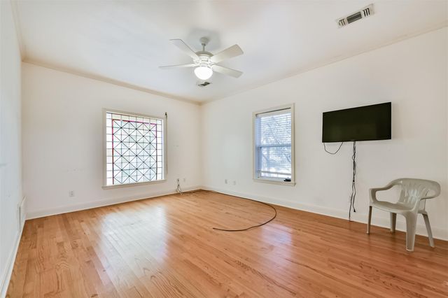 5723 Stewart Avenue, Galveston, TX 77551