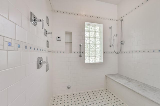 5723 Stewart Avenue, Galveston, TX 77551