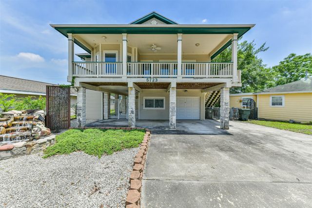 5723 Stewart Avenue, Galveston, TX 77551