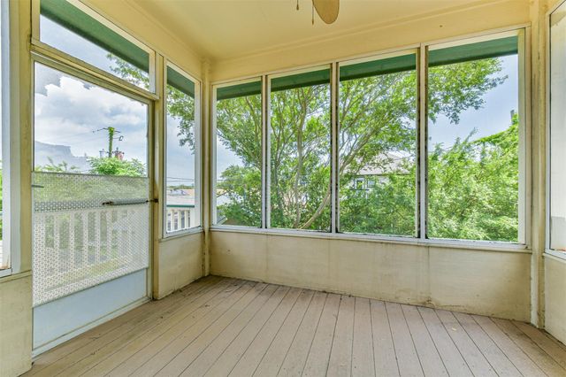 5723 Stewart Avenue, Galveston, TX 77551