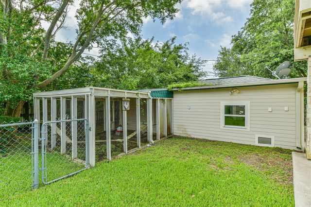5723 Stewart Avenue, Galveston, TX 77551