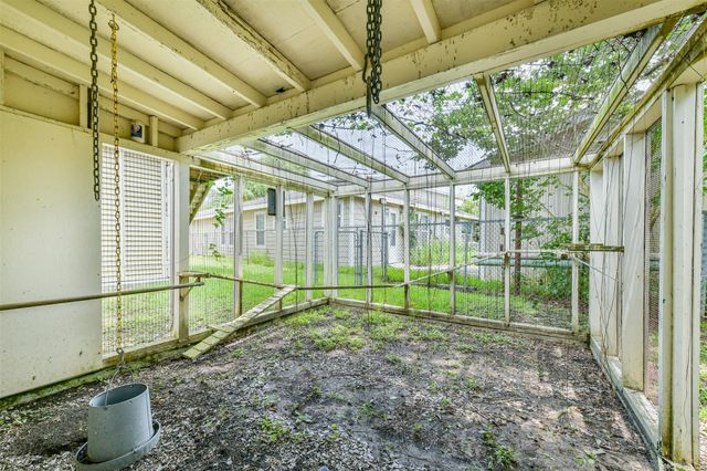5723 Stewart Avenue, Galveston, TX 77551