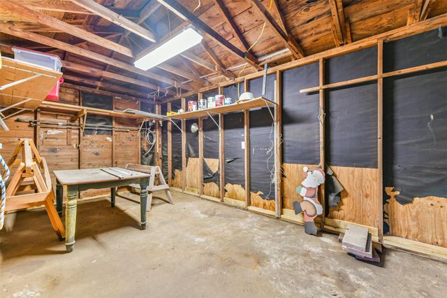 5723 Stewart Avenue, Galveston, TX 77551