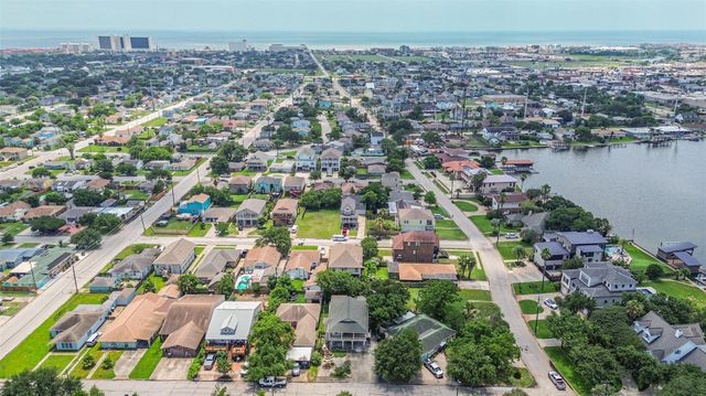 5723 Stewart Avenue, Galveston, TX 77551
