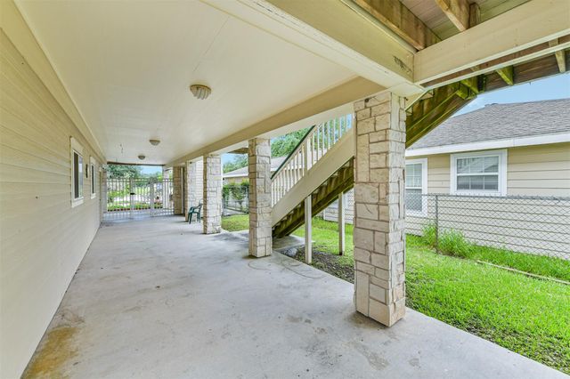 5723 Stewart Avenue, Galveston, TX 77551