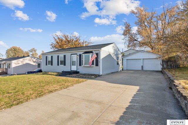 7653 S 41st Street, Bellevue, NE 68147