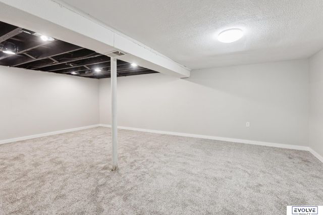 7653 S 41st Street, Bellevue, NE 68147