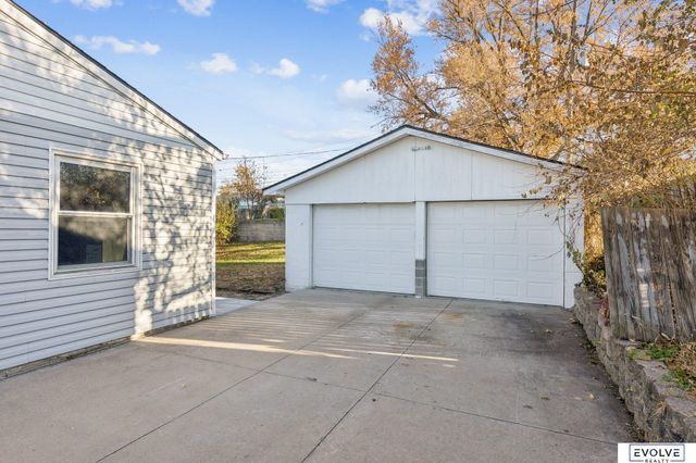 7653 S 41st Street, Bellevue, NE 68147