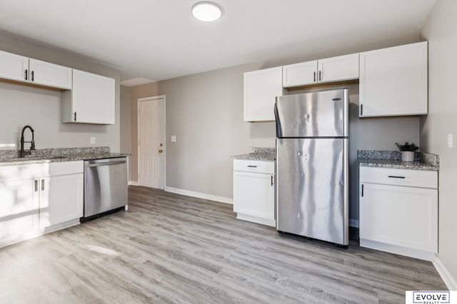 7653 S 41st Street, Bellevue, NE 68147