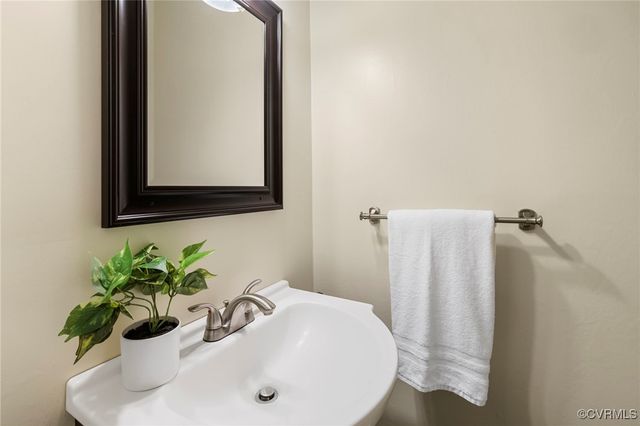 2301 Stratford Ct, Richmond, VA 23225